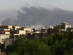 El edificio de la embajada estaba muy cerca de los choques entre facciones libias. AFP /