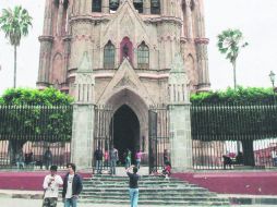 Vista de la plaza de armas y parroquia de San Miguel de Allende.  /