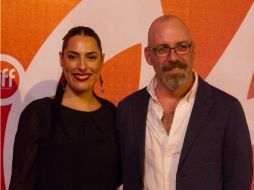 El director desfila por la alfombra roja junto a su esposa, al igual que algunos miembros del elenco. NTX /