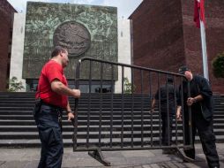 Aspecto de la presencia de elementos de seguridad en las inmediaciones de la Cámara de Diputados. Hoy inicia el periodo extraordinario. SUN /
