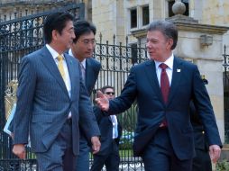Juan Manuel Santos recibió al Primer Ministro japonés Shinzo Abe, en Colombia. NTX /