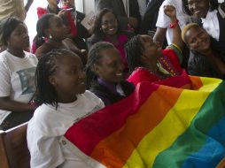 Activistas estallaron en ruidosos vítores luego de que la corte falló que la ley es ahora nula y sin validez. AFP /