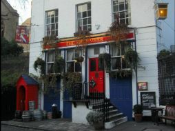 Este 2014 se cumplen 100 años de que ''una espiritista francesa'' sintió una presencia extraña en The Grenadier. Foto: Google maps. ESPECIAL /