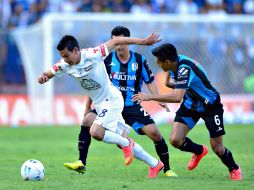 Acción de juego entre George Corral (i), Hirving Lozano (c) y Ricardo Osorio (d). MEXSPORT /