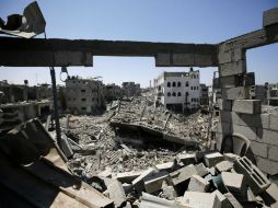 Vista general de los escombros de varias viviendas en la localidad de Beit Hanun, al norte de la franja de Gaza. EFE /