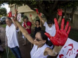 Una veintena de tapatíos se manifestó ayer a las afueras del Consulado israelí.  /