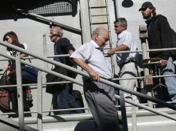 Ciudadanos de la Gran Bretaña abandonan Libia y aguardan para llegar a sus hogares. AP /