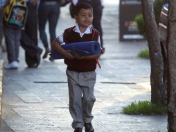 El reciclaje de estos artículos escolares puede ayudar en la economía familiar hasta en un 10 por ciento. ARCHIVO /