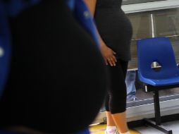 Exponen que cuando una mujer tiene el apoyo moral de su pareja, el embarazo es un camino más fácil de recorrer. ARCHIVO /