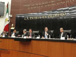 David Penchyna encabeza la reunión de las comisiones de Hacienda, Energía y Estudios Legislativos del Senado. NTX /