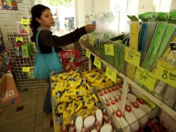 Compara. Un buen tip es checar por lo menos tres papelerías antes de comprar los útiles. ARCHIVO /