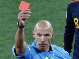 El 11 de julio de 2010 dirigió la final del Mundial en Sudáfrica entre España y Holanda. AP /