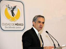 Al aumentarse el salario mínimo, se repercute en una línea de productividad, señala el jefe del Gobierno de la Ciudad de México. ARCHIVO /
