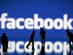 Según Facebook, 800 millones de usuarios están conectados a perfiles de personas famosas. ARCHIVO /