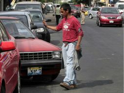 Medrano, Chapultepec, Santa Tere, el Hospital Civil, entre las zonas con más incidencia de personas que apartan lugares. ARCHIVO /
