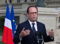 El presidente galo dijo que examinará con Estados Unidos las acciones para ''poner fin a los sufrimientos de las poblaciones civiles''. ARCHIVO /