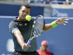 Jo-Wilfried Tsonga (foto) dejó fuera del Masters de Toronto a Djokovic, Andy Murray y a Dimitrov. EFE /