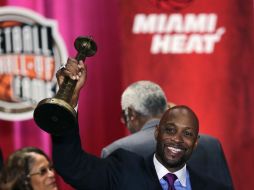 Alonzo Mourning ganó el título de 2006 con Miami, primero para la franquicia. AP /