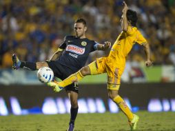 Layún sufrió un choque con José Francisco Torres en el encuentro del sábado frente a Tigres. MEXSPORT /