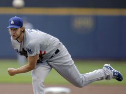 El pitcher Clayton Kershaw hizo ocho entradas en el triunfo de su equipo. AP /