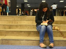 Los jóvenes comparten su entusiasmo por la literatura a través de reseñas en Youtube.  /