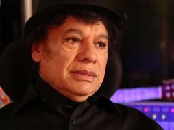 A través de tres minutos de grabación Juan Gabriel intercambia mensajes de agredecimiento y felicitación. ESPECIAL /