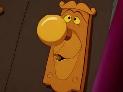 El director James Bobin llevará a los personajes a tierras desconocidas para regresar en el tiempo y presentarla el 26 de mayo.@Disney. ESPECIAL /