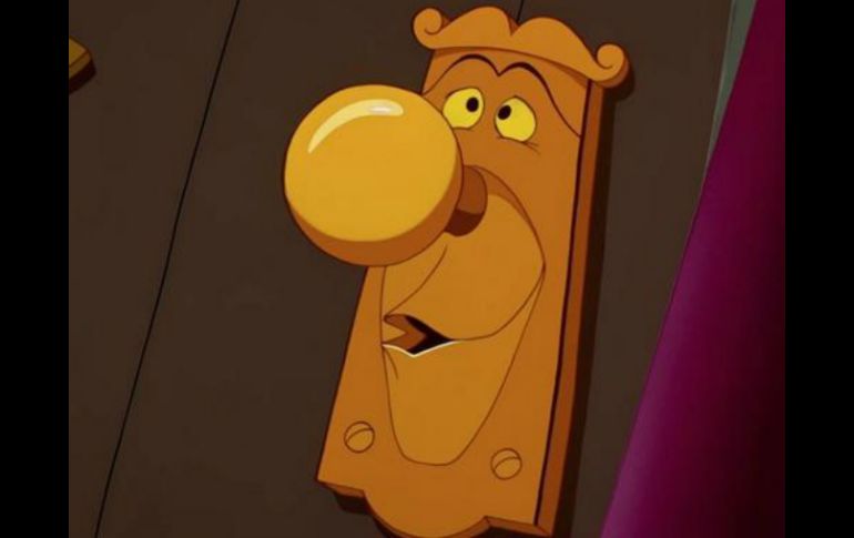 El director James Bobin llevará a los personajes a tierras desconocidas para regresar en el tiempo y presentarla el 26 de mayo.@Disney. ESPECIAL /