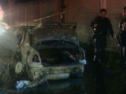 Los peritos forenses trasladaron el cuerpo para la práctica de la autopsia y averiguar las causas de muerte. ESPECIAL /