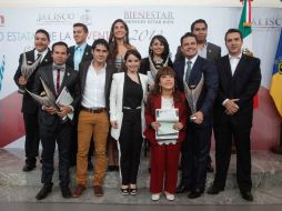 Siete jóvenes fueron los que recibieron el reconocimiento de parte del mandatario estatal. ESPECIAL /