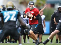 Blake Bortles tendría a su cargo a la ofensiva de Jacksonville, que apenas ganó cuatro juegos la temporada pasada. AP /