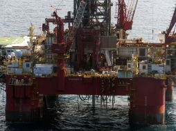 Pemex se ubica en el quinto lugar, en términos de reservas probadas, entre las empresas que reportan los mercados financieros. ARCHIVO /