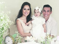 Orgullosos padres. Ana Cristina Pérez Sánchez, Annia Ramírez Pérez  y Juan de Dios Ramírez Juárez.  /