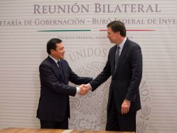 'La colaboración entre ambos gobiernos ha permitido lograr soluciones compartidas ante problemas comunes', destaca Osorio Chong (i). ARCHIVO /