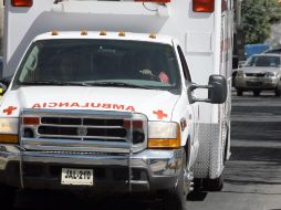 Paramédicos de la Cruz Roja prestaron primeros auxilios a quienes resultaron lastimados con golpes. ARCHIVO /