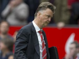 El holandés espera que el ManU aprenda a jugar colectivamente. AP /