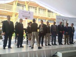 El Gobernador de Jalisco estuvo presente al inicio del ciclo escolar en la Secundaria Técnica 148. Foto: @AristotelesSD. ESPECIAL /