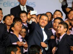 Enrique Peña Nieto enfatizó aque ahora los involucrados podrán decidir cómo se mejoran los planteles. ESPECIAL /