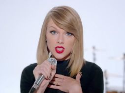Con esta canción, Taylor se mofa un poco de cómo la gente toma su vida amorosa. Foto: TaylorSwiftVEVO. ESPECIAL /