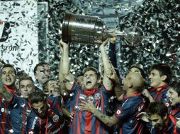 Alzaron por primera vez este trofeo al ganar 1-0 al Nacional de Paraguay. AP /