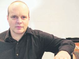 Propuesta. El músico celebra su participación con el trío, donde reina la libertad. ESPECIAL /