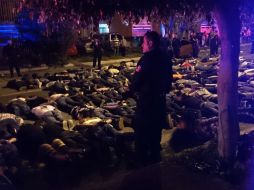 La ''fiesta'' dejó la destrucción de una casa, el robo de varios objetos de valor y la detención de 281 jóvenes. ESPECIAL /