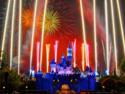 Disneyland, con más de siete millones 312 mil 328 y 18 millones  272 mil  543 Me gusta  en Facebook. ESPECIAL /
