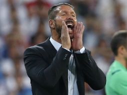 El técnico argentino da una entrevista a un diario italiano, donde acepta estar abajo de Real Madrid y Barcelona. EFE /