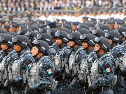 Miembros de la Gendarmería participan en la ceremonia de abanderamiento encabezada por Peña Nieto. EFE /