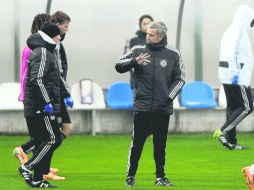 El técnico portugués de los Blues, José Mourinho, comienza con fuerza su segunda temporada tras su regreso a Londres. AFP /