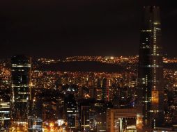 Algunas zonas de la ciudad de Santiago se quedaron sin energía eléctrica. EFE /