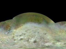 La NASA divulgó un mapa colorido de Tritón( luna de Neptuno) en conmemoración de la visita de Voyager 2. NASA. ESPECIAL /