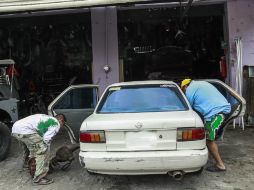 Su forma de operar consiste en robar los vehículos, vender los objetos en el interior y después los desmanten y negocian las partes. ARCHIVO /