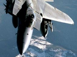 El lugar donde se estrelló es el Bosque Nacional George Washinton, dejando un profundo cráter en la zona. AP /